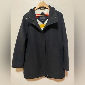 Vintage USA Pendleton Women’s L Wool Jacket Gray Striped Lined Style Warm Coat